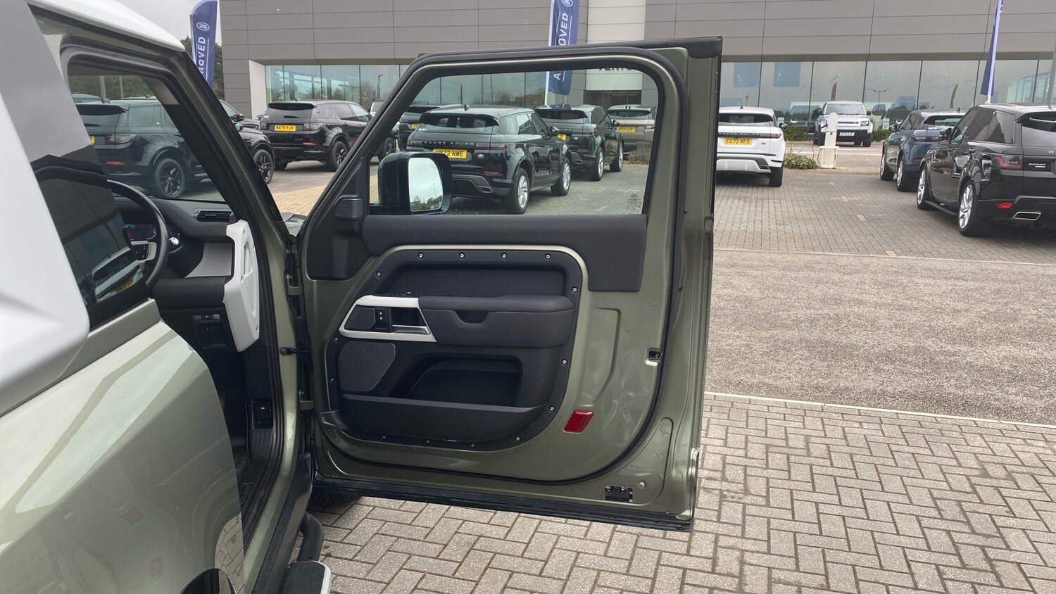 Used Land Rover Defender 2021 for sale - 77570563: Photo 47