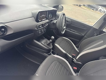 Used Hyundai i10 2025 for sale - 77049808: Photo