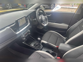 Used Kia Stonic 2023 for sale - 75826019: Photo