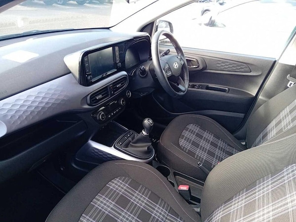 Used Hyundai i10 2023 for sale - 76175661: Photo 2