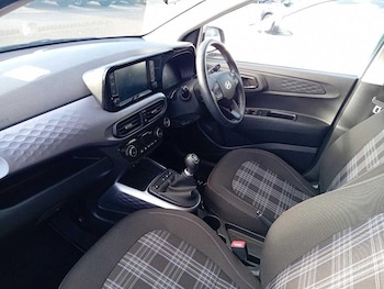 Used Hyundai i10 2023 for sale - 76175661: Photo 2