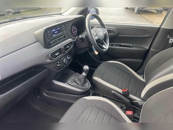 Used Hyundai i10 2022 for sale - 76935933: Photo