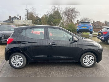 Used Hyundai i10 2022 for sale - 76935933: Photo