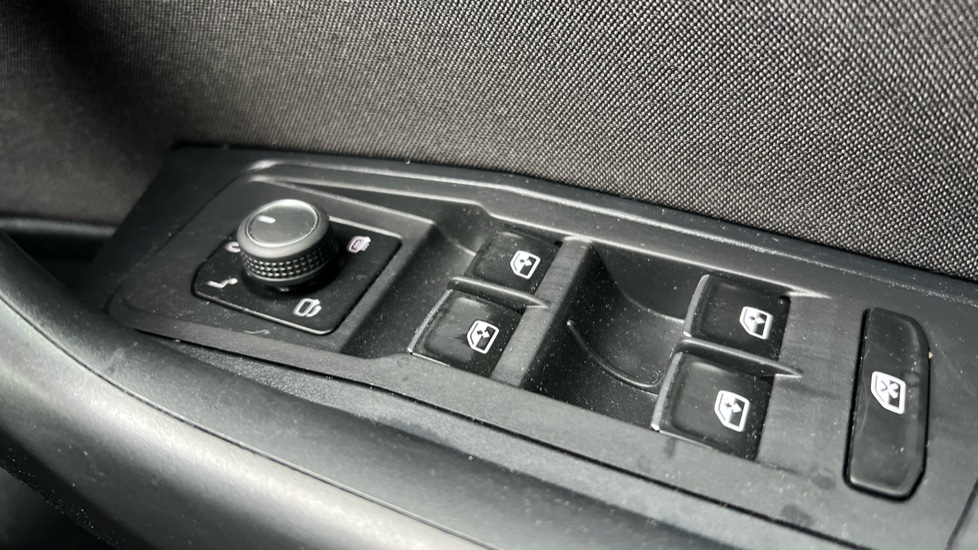 Used Volkswagen T-Roc 2021 for sale - 77010191: Photo 30