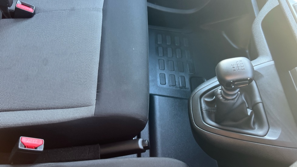 Used Peugeot Expert 2024 for sale - 76684211: Photo 28