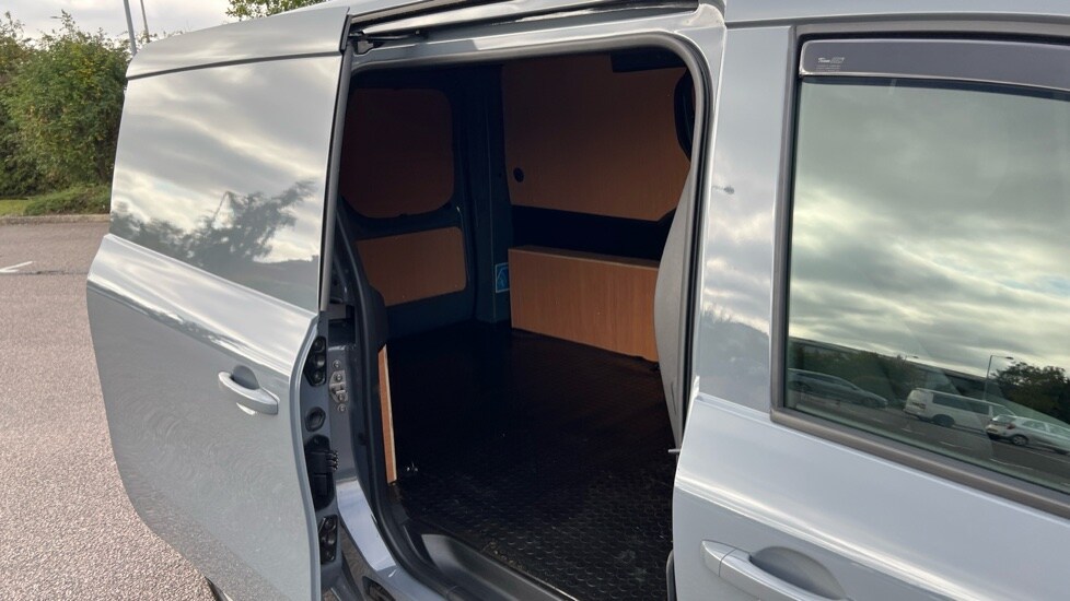 Used Nissan Other 2024 for sale - 76390020: Photo 21