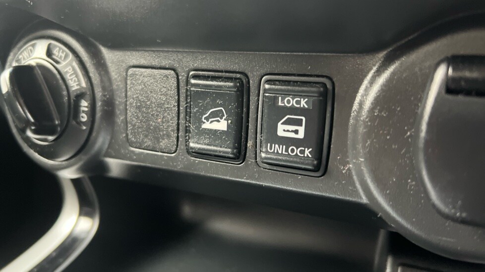 Used Nissan Navara 2018 for sale - 76375544: Photo 41