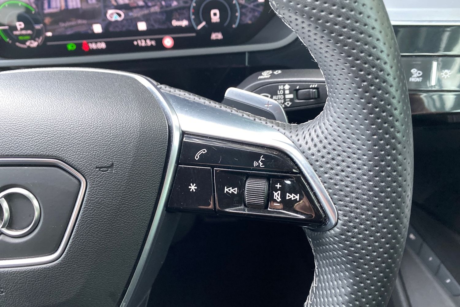 Used Audi Q8 2023 for sale - 76676277: Photo 15