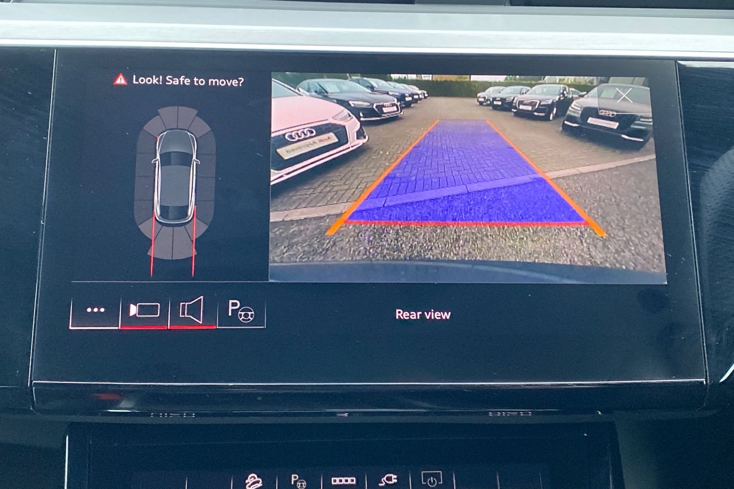 Used Audi Q8 2023 for sale - 76676277: Photo 19