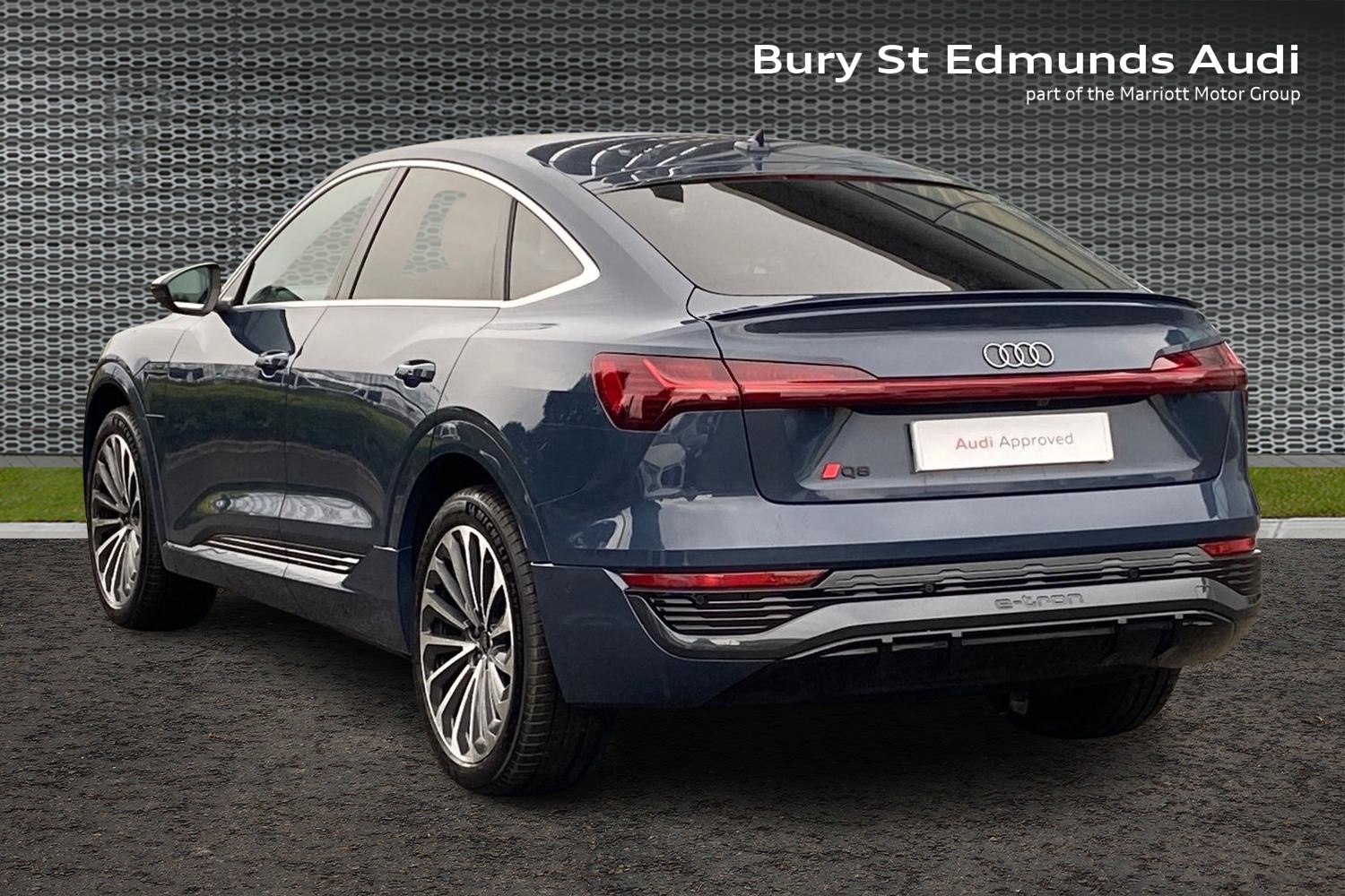 Used Audi Q8 2023 for sale - 76676277: Photo 3