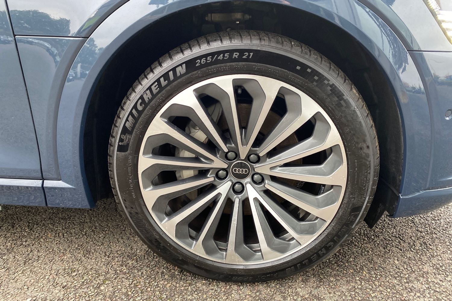 Used Audi Q8 2023 for sale - 76676277: Photo 5