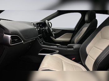 Used Jaguar F-Pace 2019 for sale - 75622894: Photo