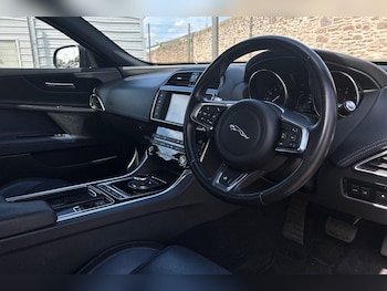 Used Jaguar XE 2018 for sale - 75507322: Photo