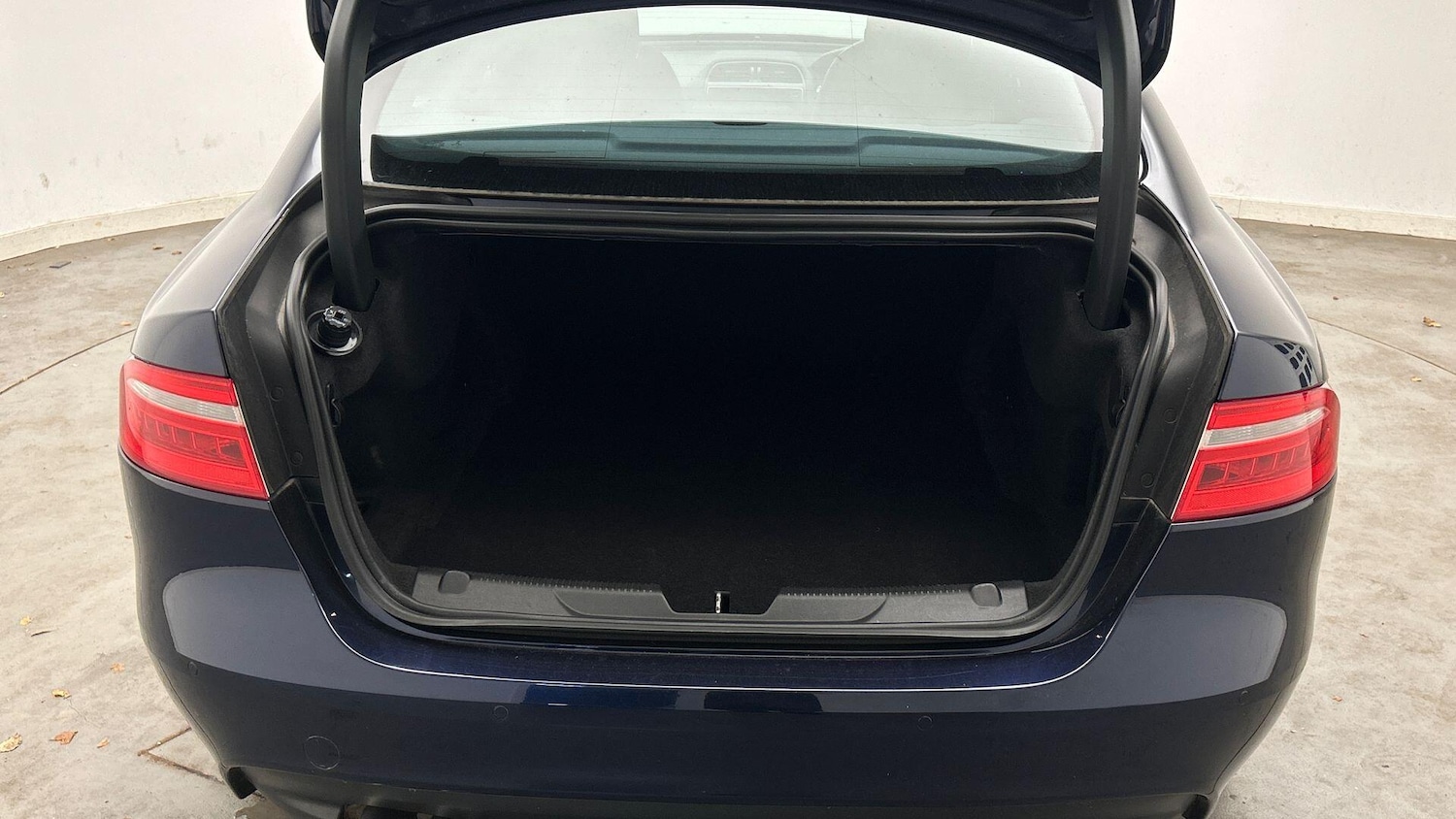 Used Jaguar XE 2018 for sale - 76094797: Photo 10