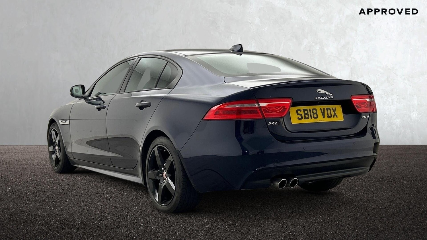 Used Jaguar XE 2018 for sale - 76094797: Photo 2