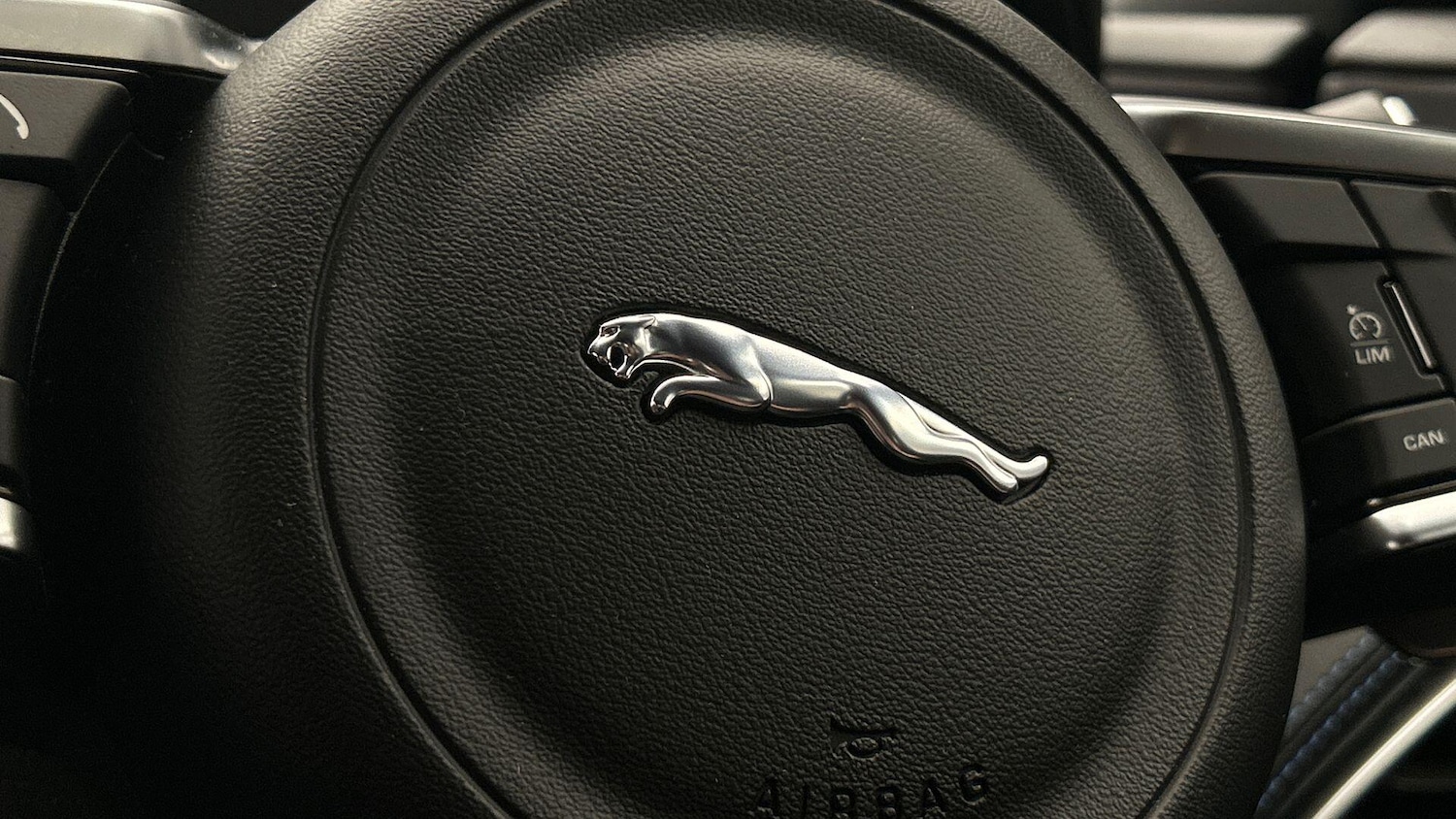 Used Jaguar XE 2018 for sale - 76094797: Photo 28