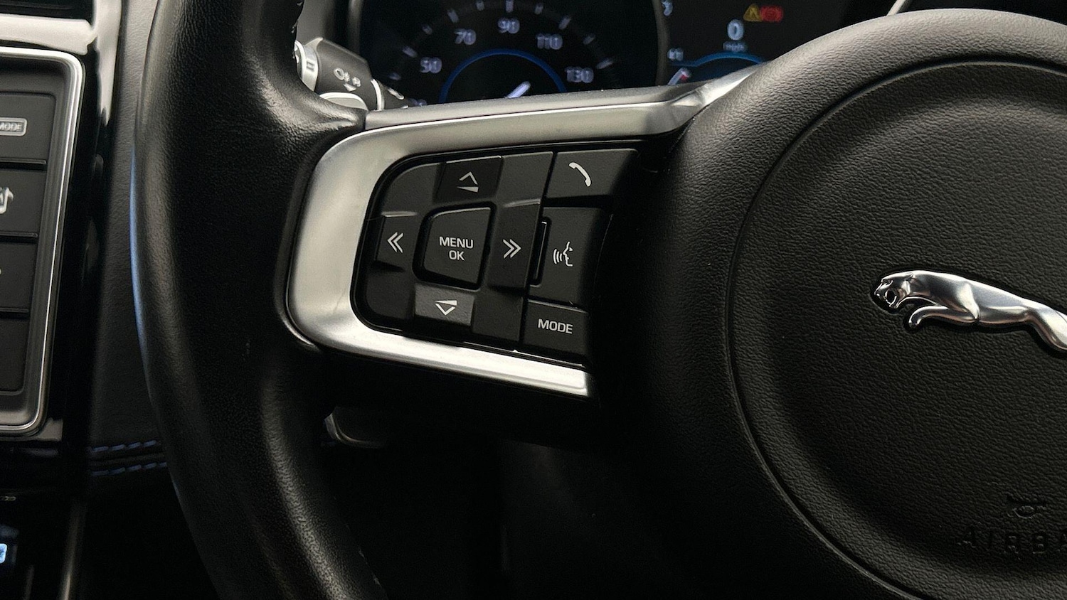 Used Jaguar XE 2018 for sale - 76094797: Photo 29
