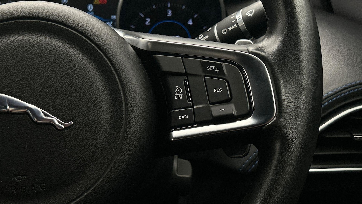 Used Jaguar XE 2018 for sale - 76094797: Photo 30