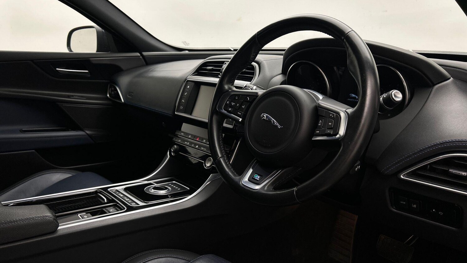 Used Jaguar XE 2018 for sale - 76094797: Photo 31