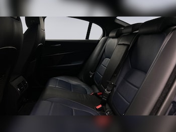 Used Jaguar XE 2018 for sale - 76094797: Photo 4