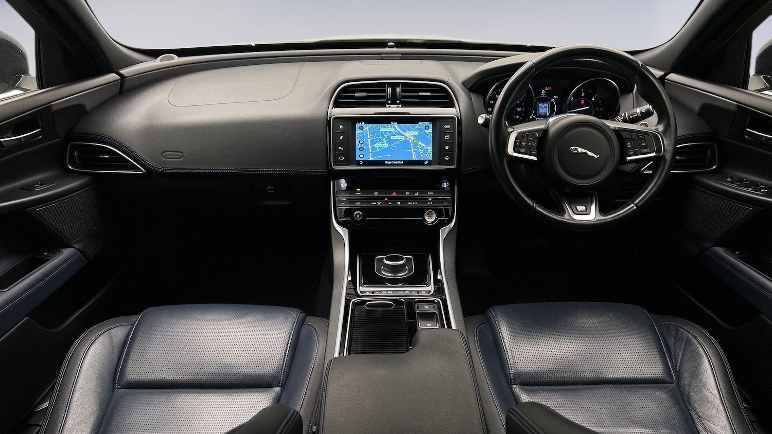 Used Jaguar XE 2018 for sale - 76094797: Photo 9