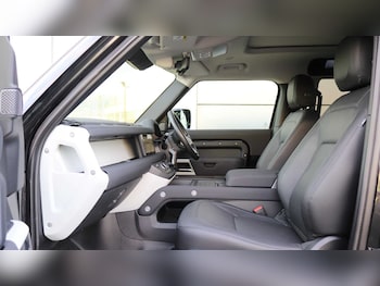 Used Land Rover Defender 2023 for sale - 75218083: Photo
