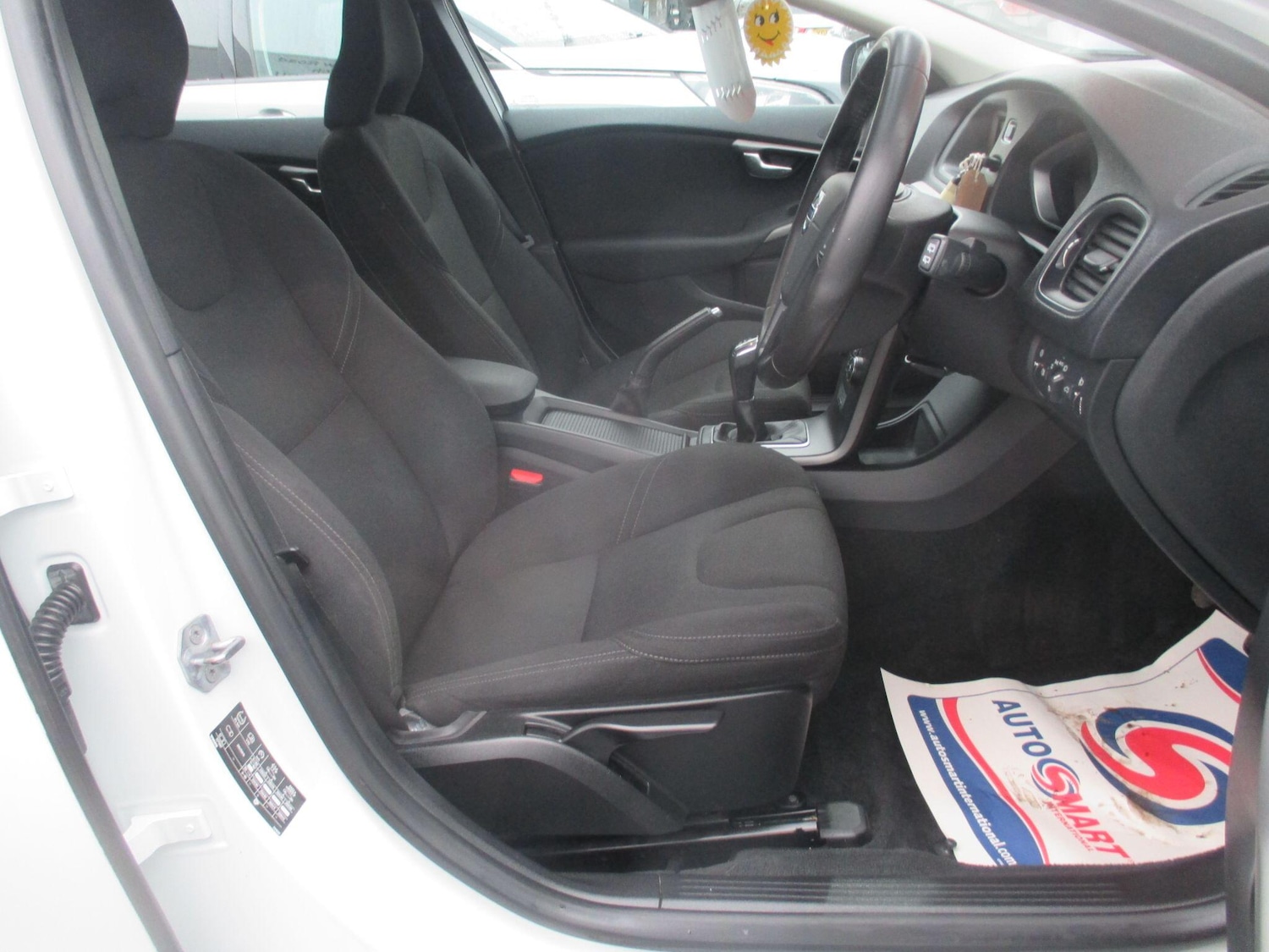 Used Volvo V40 2015 for sale - 76498972: Photo 13