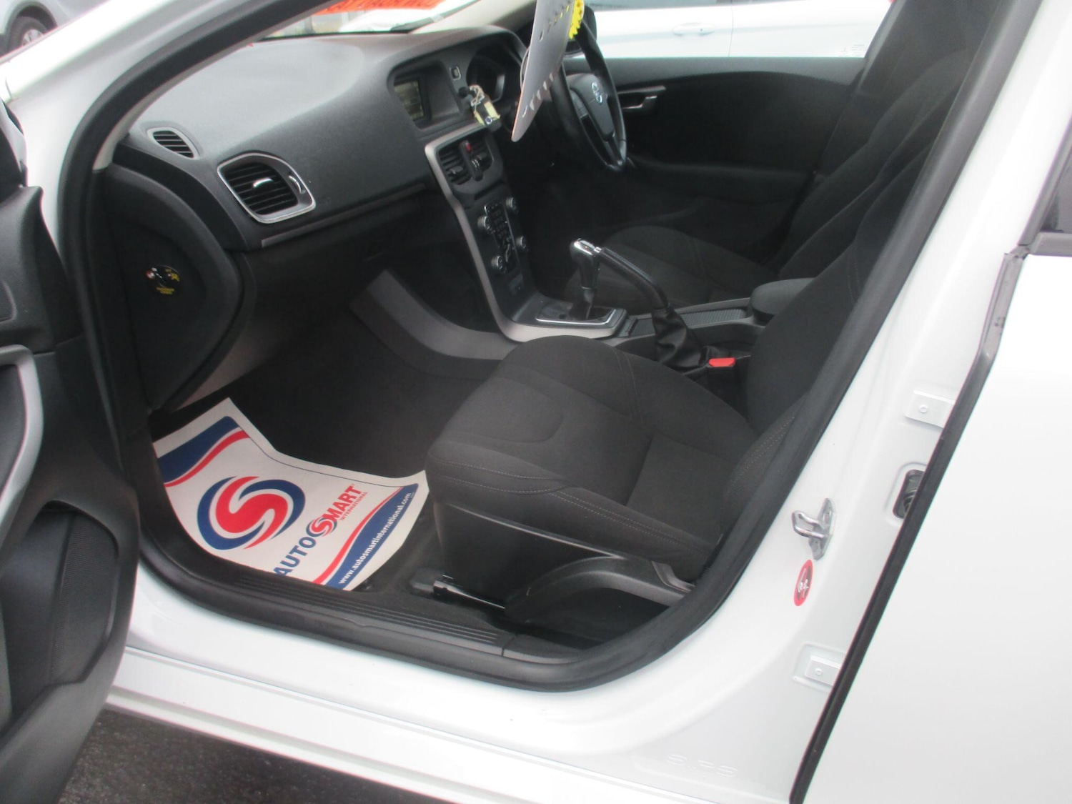 Used Volvo V40 2015 for sale - 76498972: Photo 17