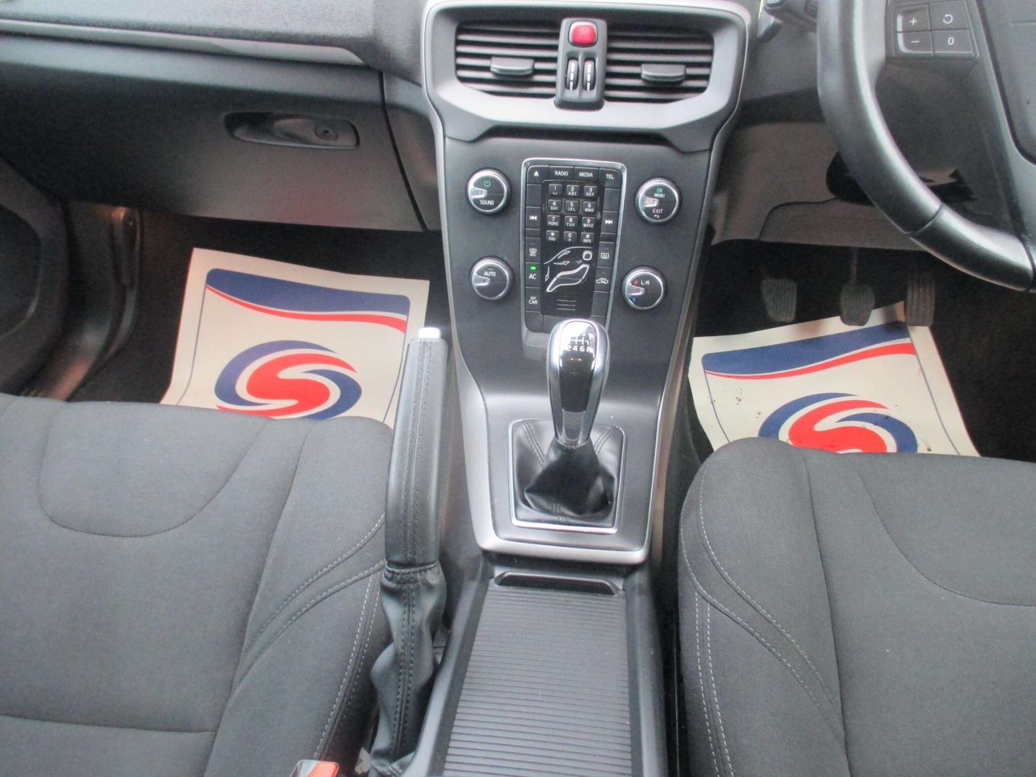 Used Volvo V40 2015 for sale - 76498972: Photo 18