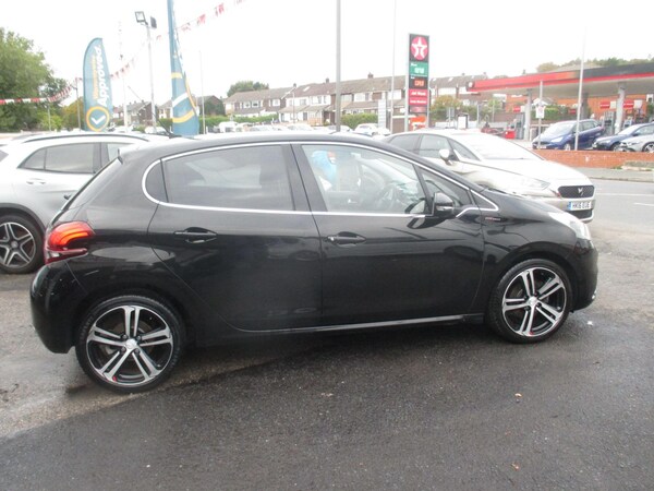 Used Peugeot 208 2015 for sale - 76085340: Photo 11