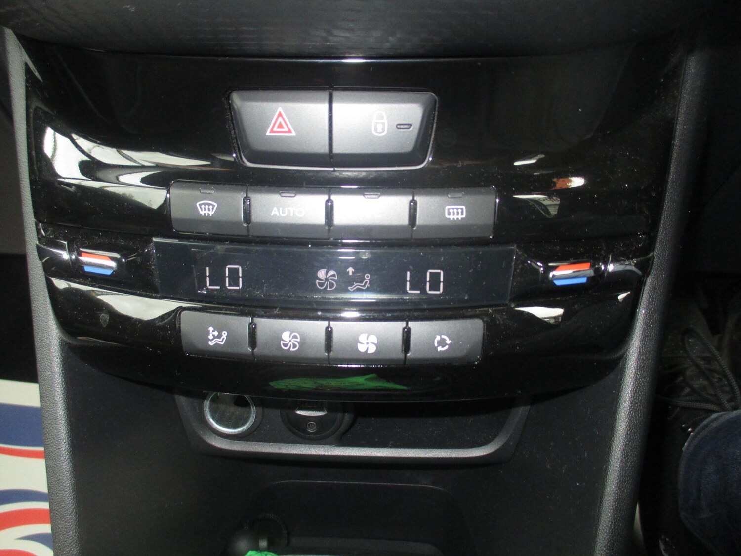 Used Peugeot 208 2015 for sale - 76085340: Photo 31