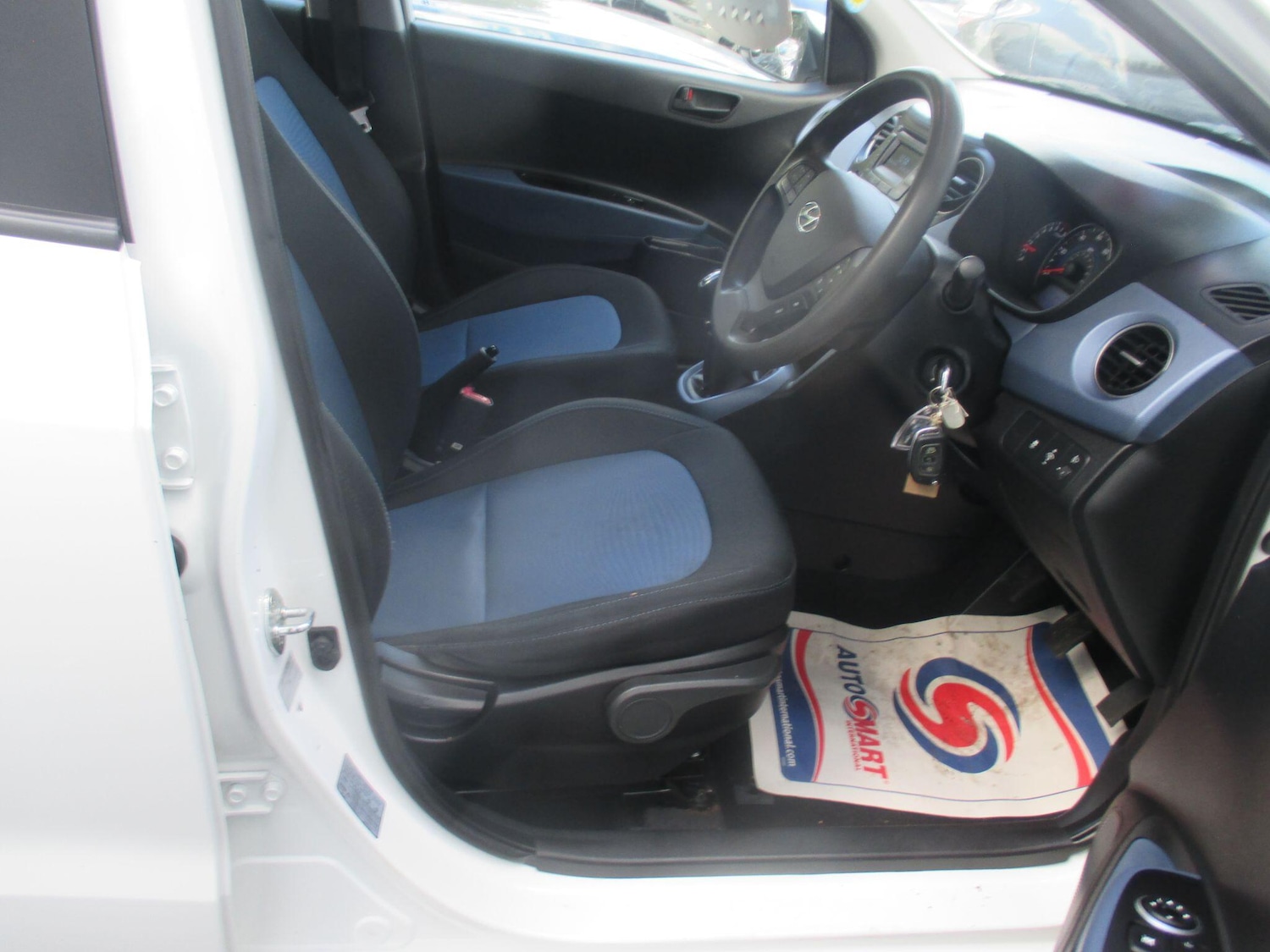 Used Hyundai i10 2015 for sale - 76179751: Photo 6