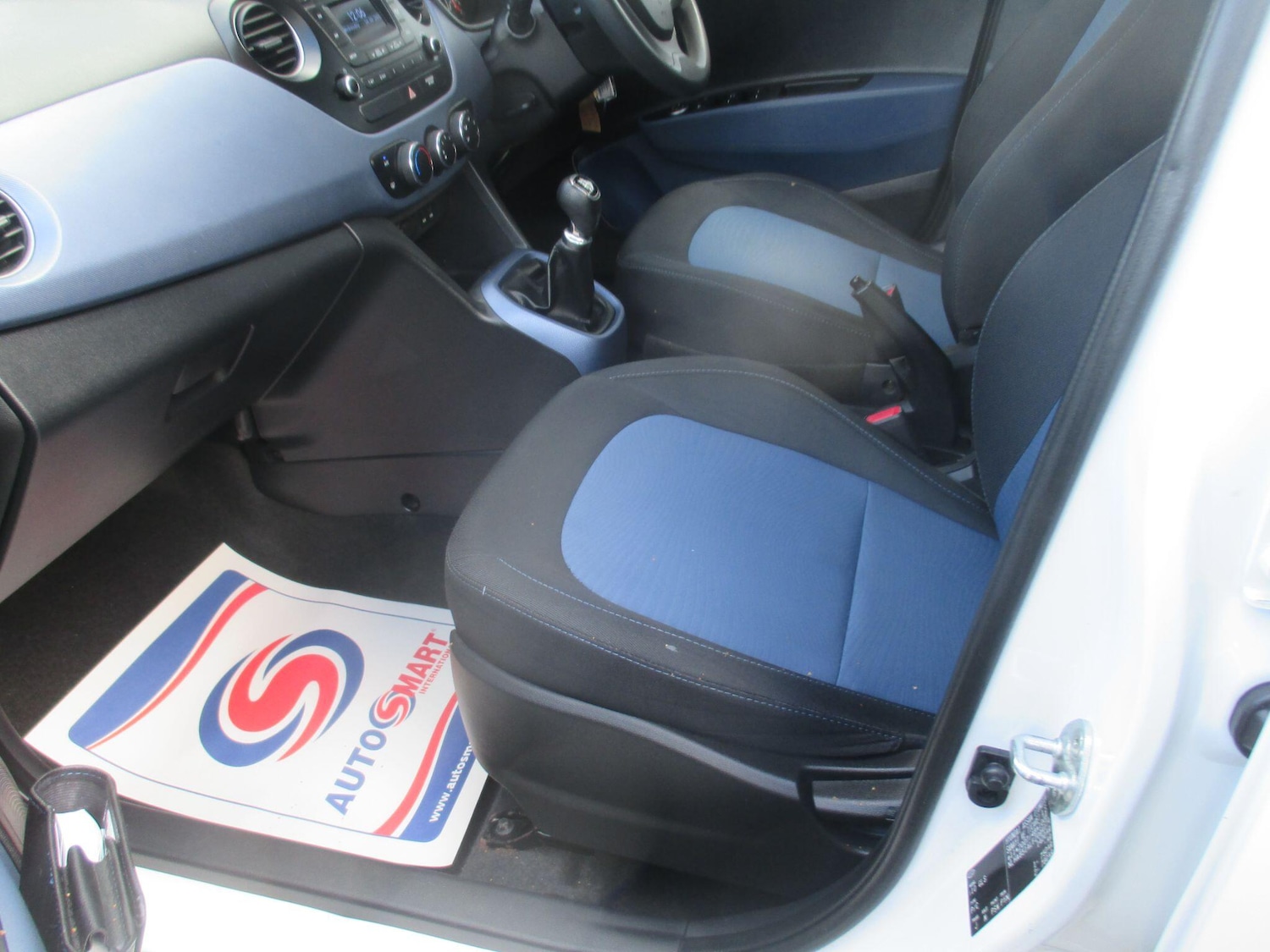 Used Hyundai i10 2015 for sale - 76179751: Photo 9