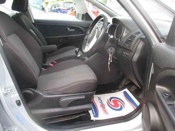 Used Kia Venga 2011 for sale - 76200323: Photo 9