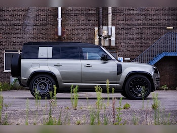 Used Land Rover Defender 110 2022 for sale - 76587112: Photo