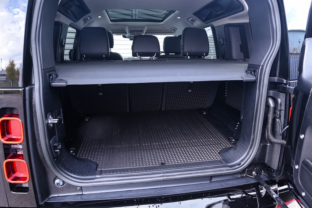 Used Land Rover Defender 110 2023 for sale - 76311428: Photo 28