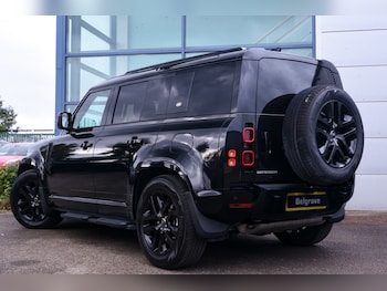 Used Land Rover Defender 110 2023 for sale - 76311428: Photo