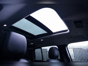 Used Land Rover Defender 110 2023 for sale - 76311428: Photo