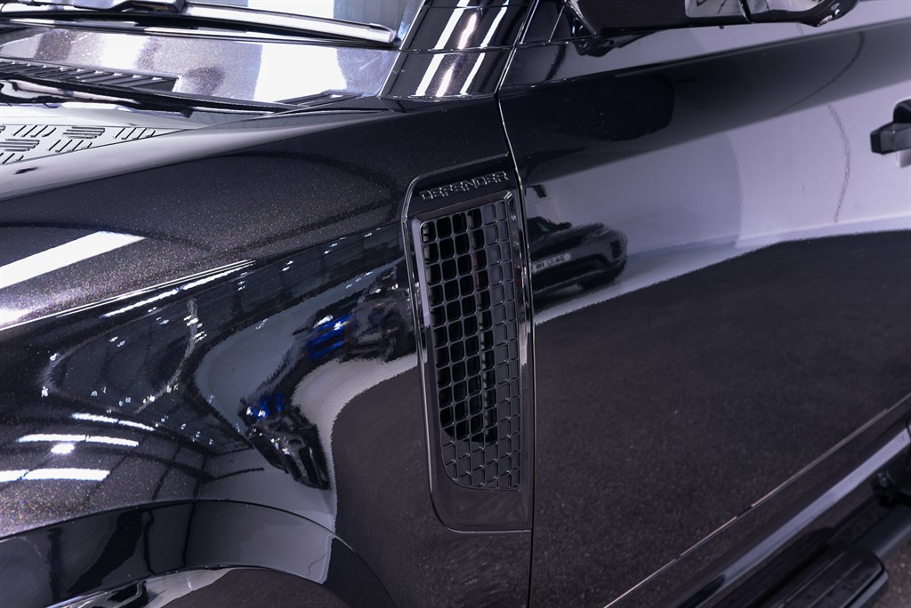 Used Land Rover Defender 2023 for sale - 76668365: Photo 12