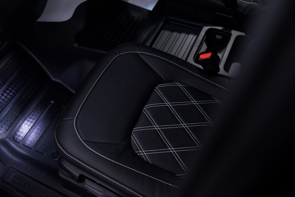 Used Land Rover Defender 2023 for sale - 76668365: Photo 26