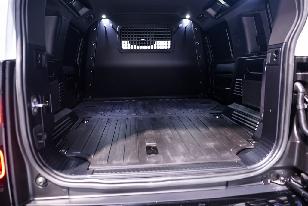 Used Land Rover Defender 2023 for sale - 76668365: Photo 33