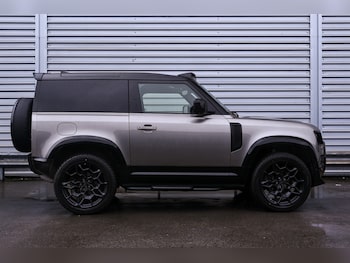 Used Land Rover Defender 90 2023 for sale - 76575294: Photo