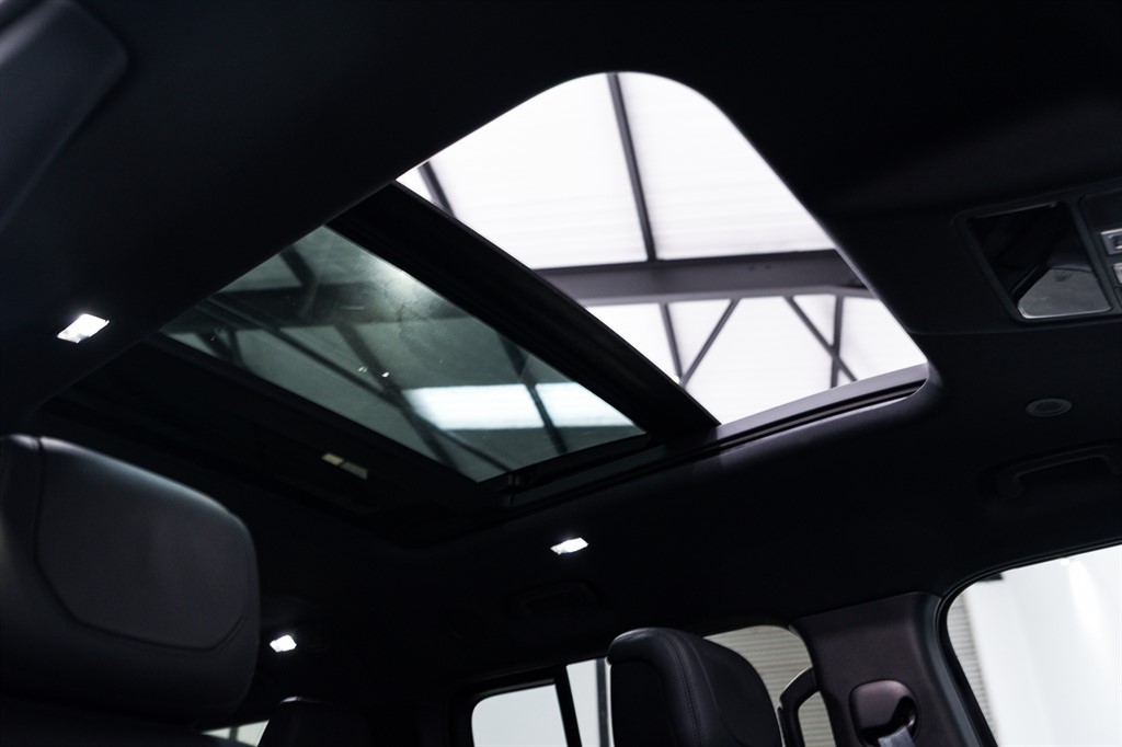 Used Land Rover Defender 2023 for sale - 77557007: Photo 4