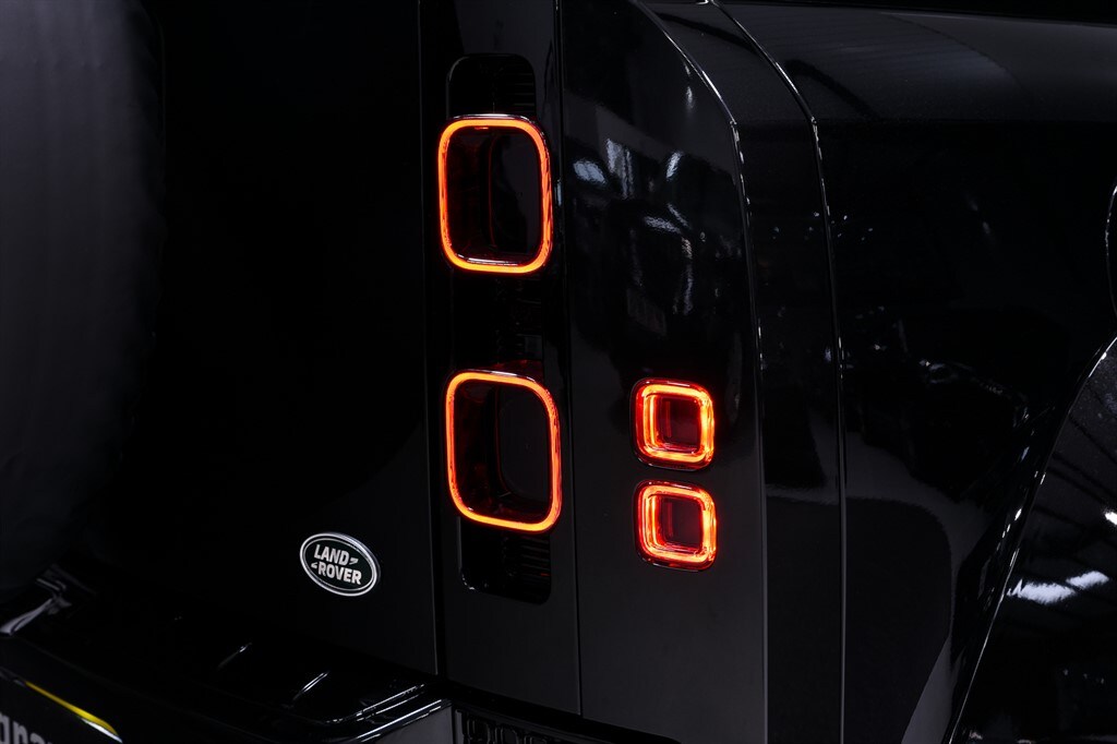 Used Land Rover Defender 2023 for sale - 77786570: Photo 16