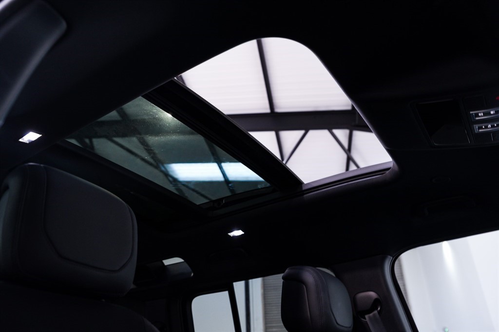 Used Land Rover Defender 2023 for sale - 77786570: Photo 4