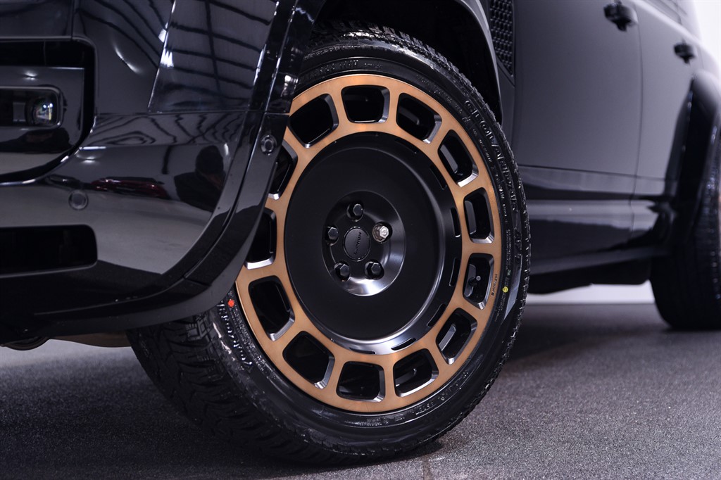 Used Land Rover Defender 2023 for sale - 77786570: Photo 8