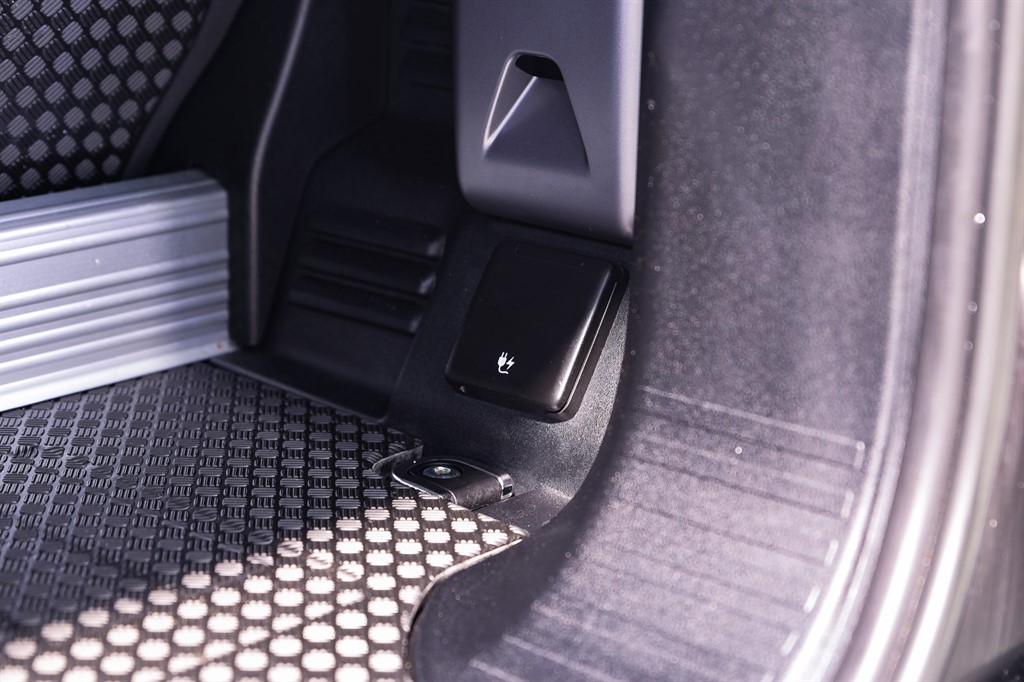 Used Land Rover Defender 2024 for sale - 77699007: Photo 40