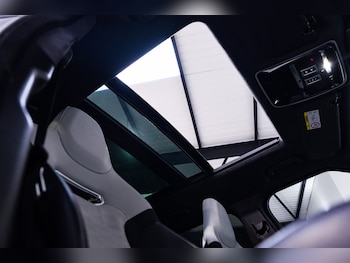 Used Land Rover Range Rover Sport 2022 for sale - 77960125: Photo