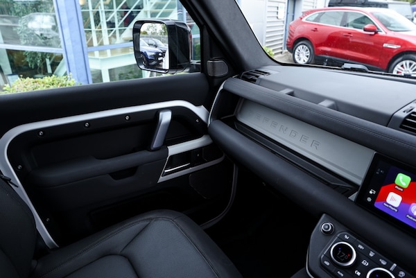 Used Land Rover Defender 110 2023 for sale - 75684732: Photo 13