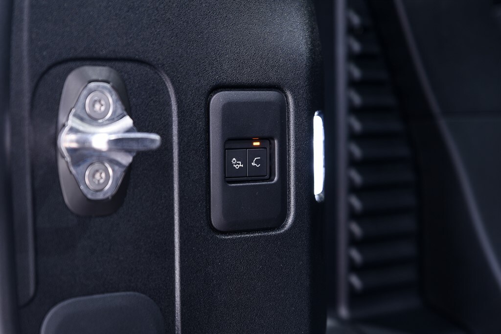 Used Land Rover Defender 2024 for sale - 77702907: Photo 30